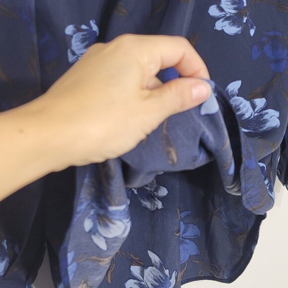 Camber & Grace Women's Navy Blue Floral Long Sleeve Button Lightweight Size L - Picture 4 of 12